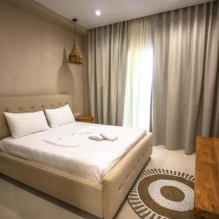 African * Sarandë