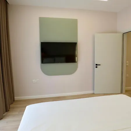 African * Sarandë
